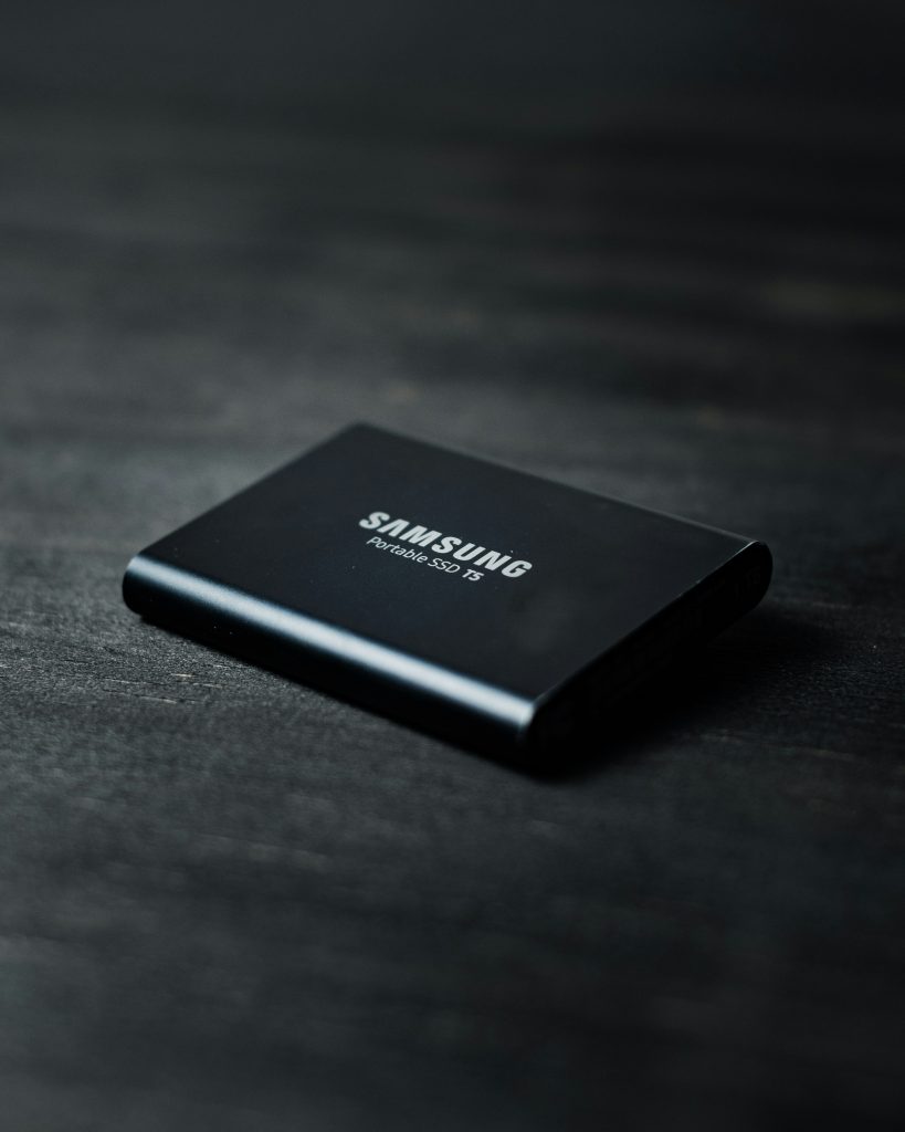 Installation et récupération de disques SSD haute vitesse pour booster les performances PC.
