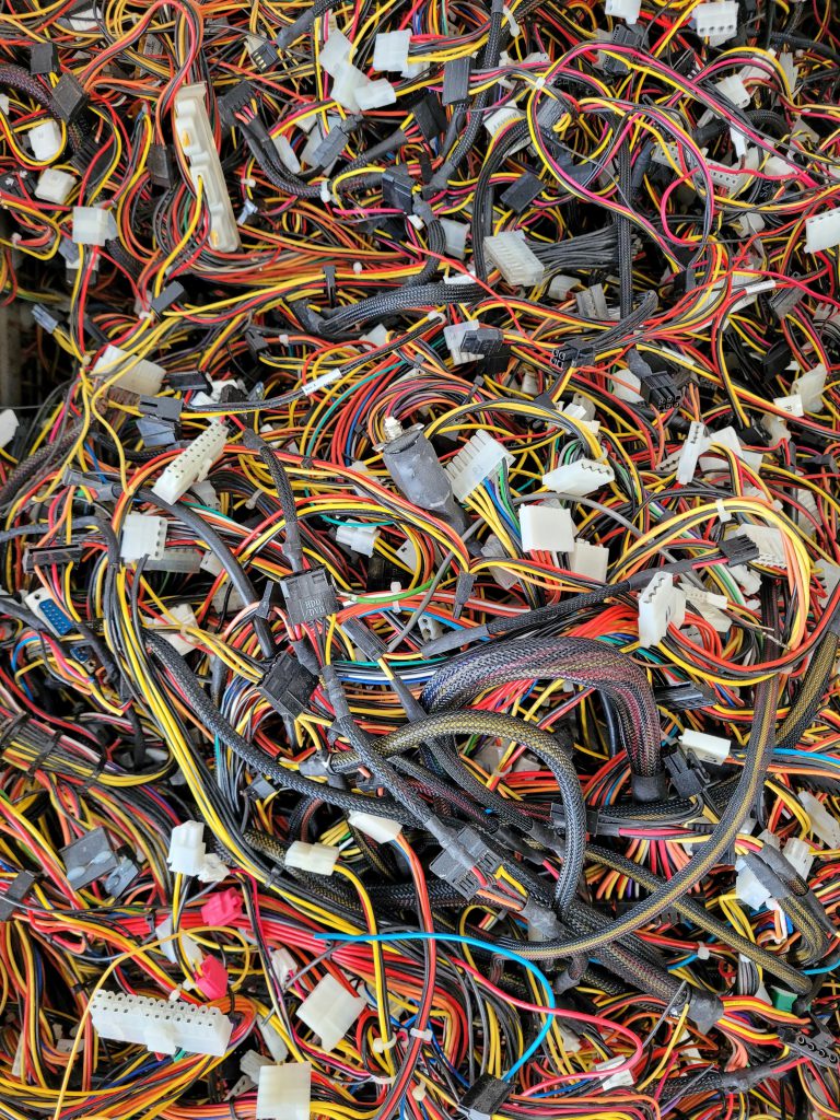 Recyclage et gestion de câbles informatiques usagés.