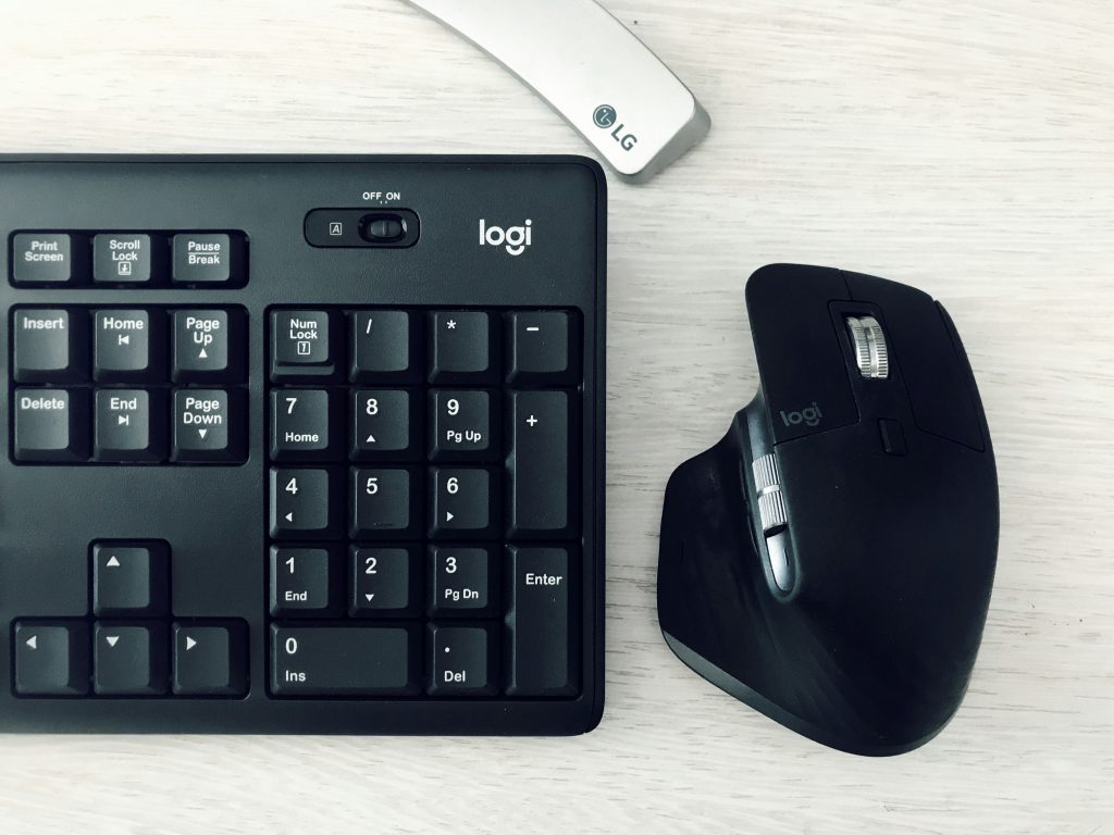 Vente de périphériques ergonomiques sans fil pour poste de travail.